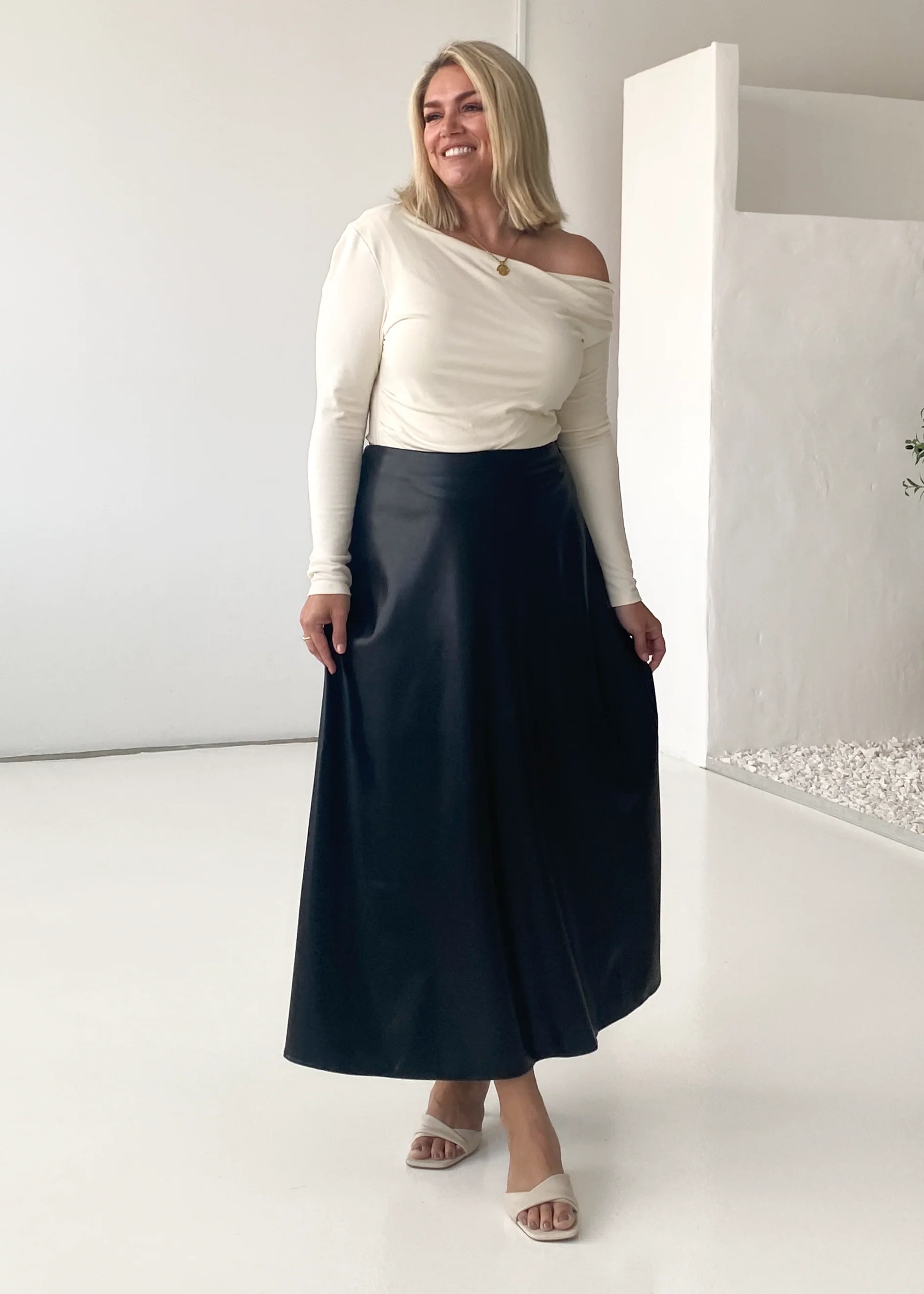 Coltrane PU Midi Skirt - Black - Honorern