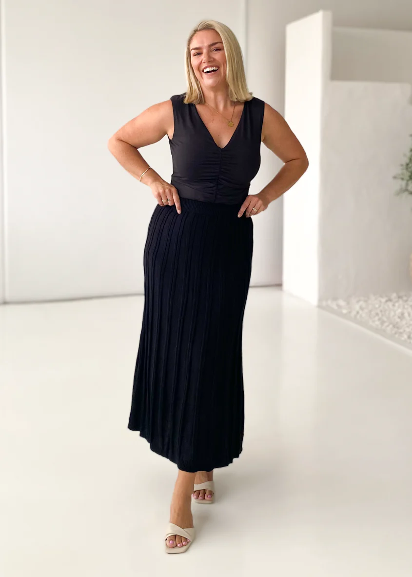 Tobin Knit Midi Skirt - Black - Honorern